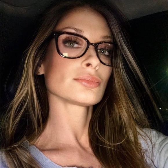 Meet your Posher, Jennifer - Picture 1 of 7